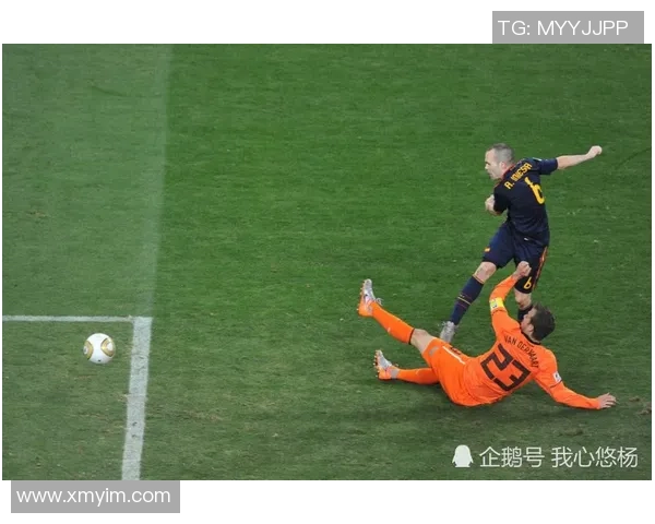 秃头球星足球场上纵横驰骋激情燃烧的绿茵对决 秃头球星足球场上纵横驰骋激情燃烧的绿茵对决