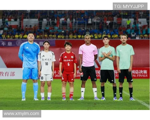 阿迪达斯代言的足球明星球员及其背后故事解析